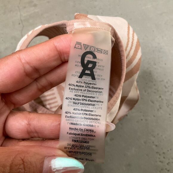 Good American Seamless Sports Bra - Picture 5 of 6